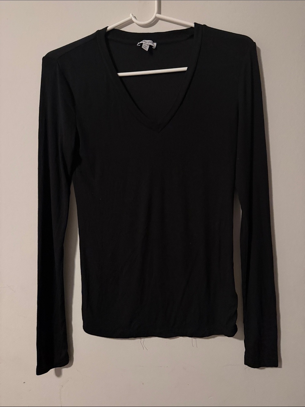 Splendid Black V‑Neck Long Sleeve Tee